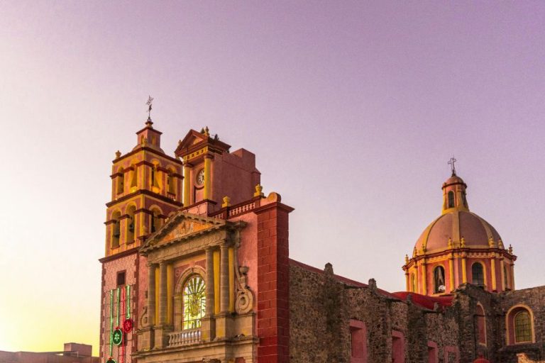 La Iglesia Rosa